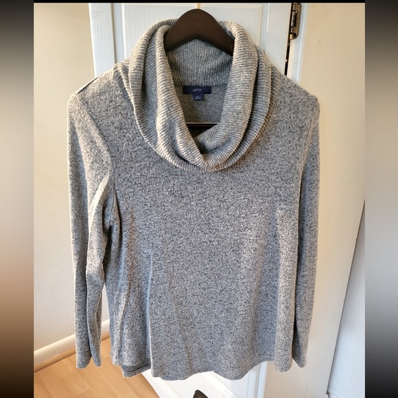 Apt 9 Sweater - Picture 1 of 2